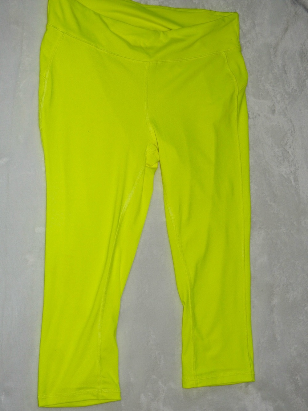 Neon Yellow Capri Leggings Size L